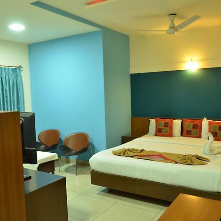 Cubbon Suites - 10 Minute Walk To Mg Road, Mg Road Metro And Church Street Bangalore Bagian luar foto