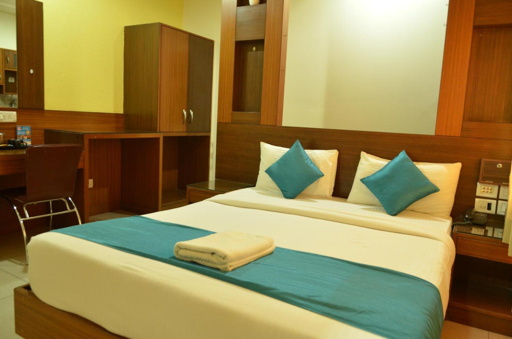 Cubbon Suites - 10 Minute Walk To Mg Road, Mg Road Metro And Church Street Bangalore Bagian luar foto