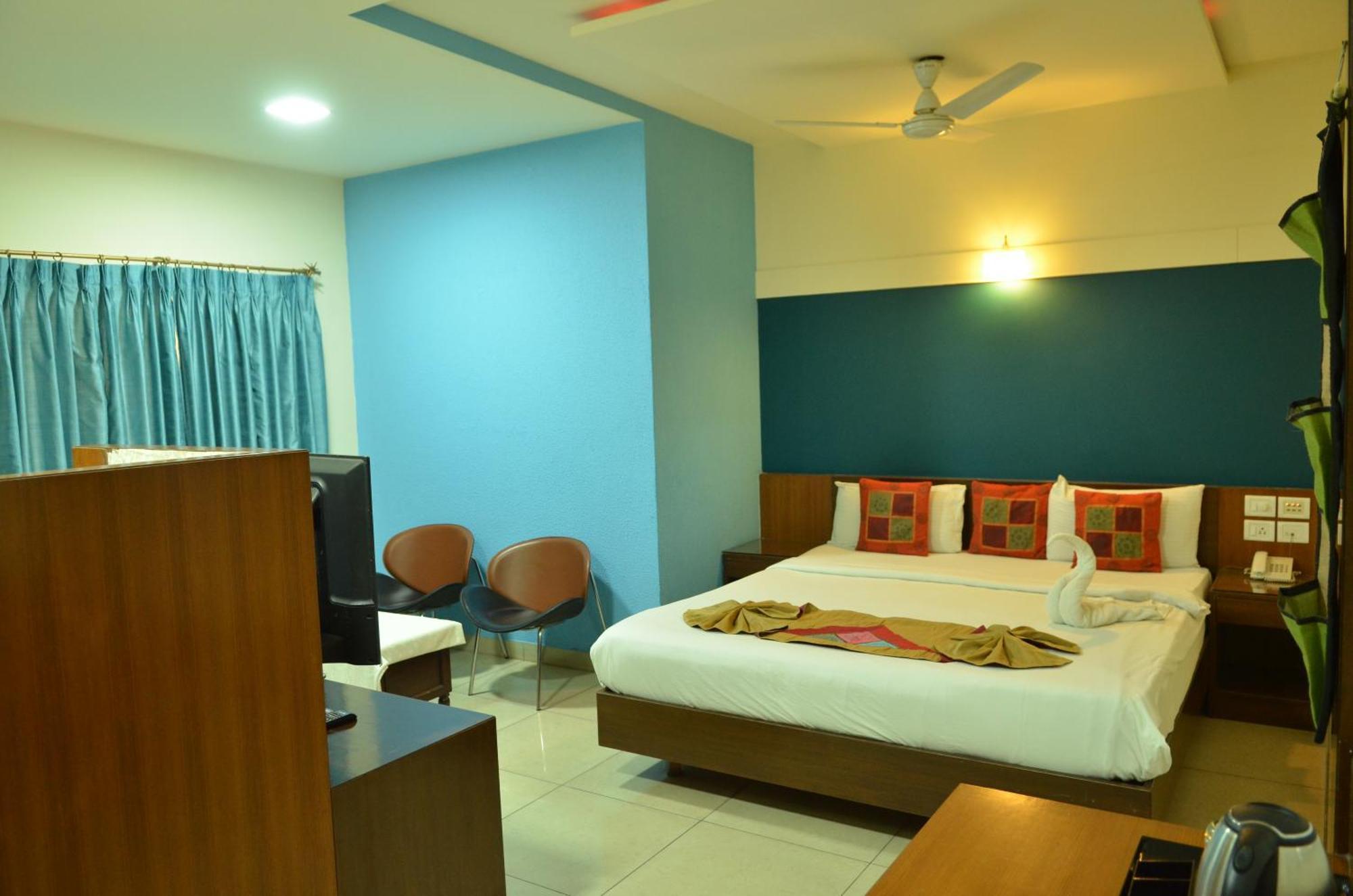 Cubbon Suites - 10 Minute Walk To Mg Road, Mg Road Metro And Church Street Bangalore Bagian luar foto