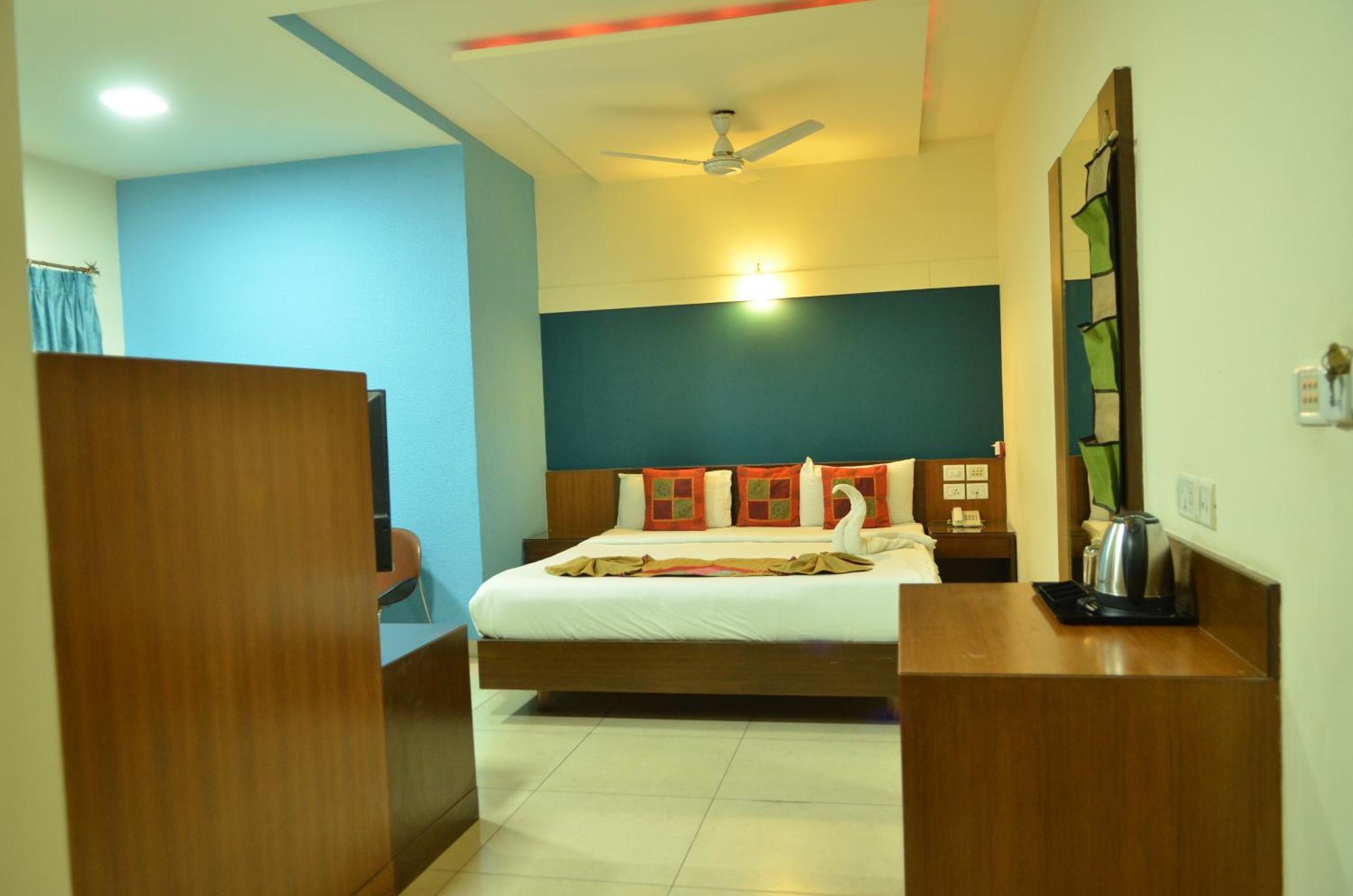 Cubbon Suites - 10 Minute Walk To Mg Road, Mg Road Metro And Church Street Bangalore Bagian luar foto