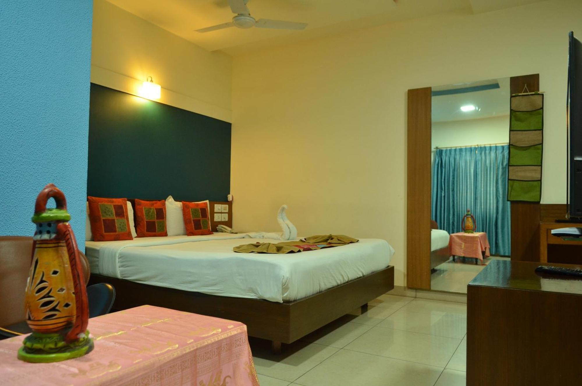 Cubbon Suites - 10 Minute Walk To Mg Road, Mg Road Metro And Church Street Bangalore Bagian luar foto