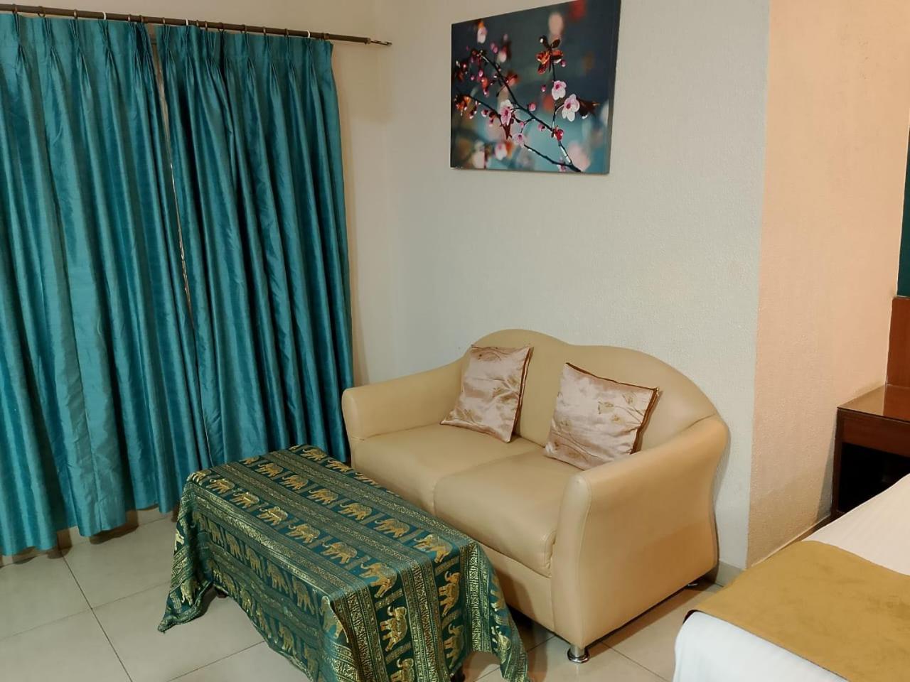 Cubbon Suites - 10 Minute Walk To Mg Road, Mg Road Metro And Church Street Bangalore Bagian luar foto