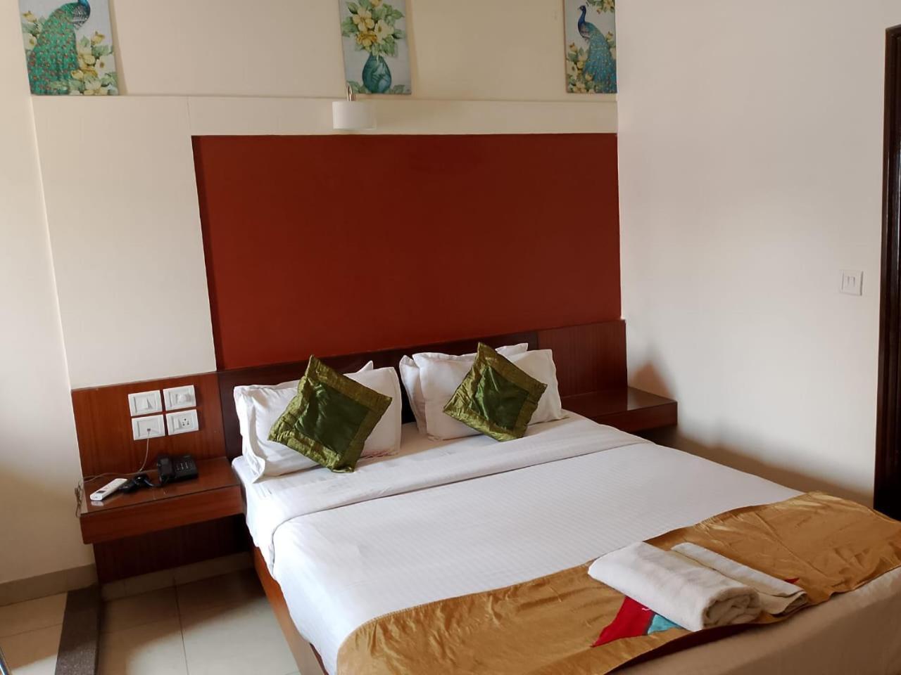 Cubbon Suites - 10 Minute Walk To Mg Road, Mg Road Metro And Church Street Bangalore Bagian luar foto