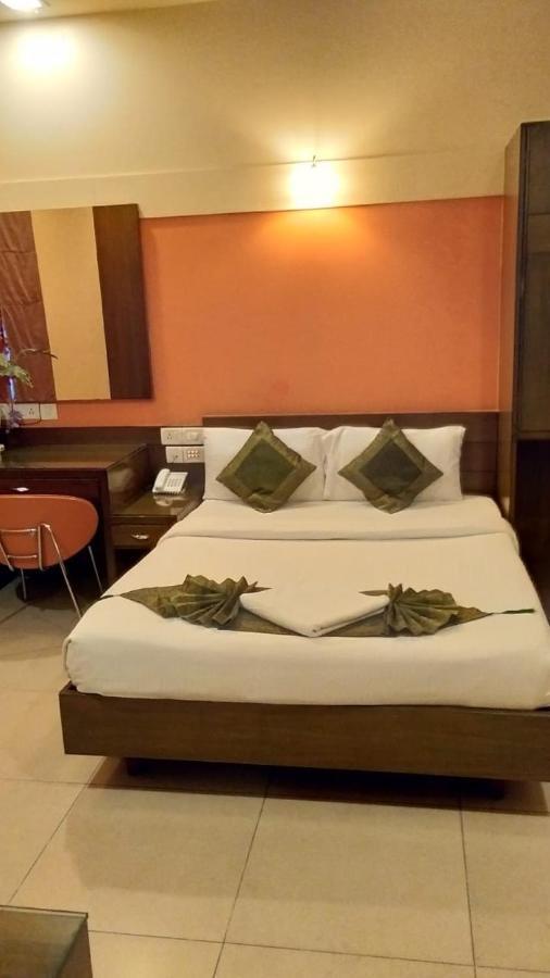 Cubbon Suites - 10 Minute Walk To Mg Road, Mg Road Metro And Church Street Bangalore Bagian luar foto